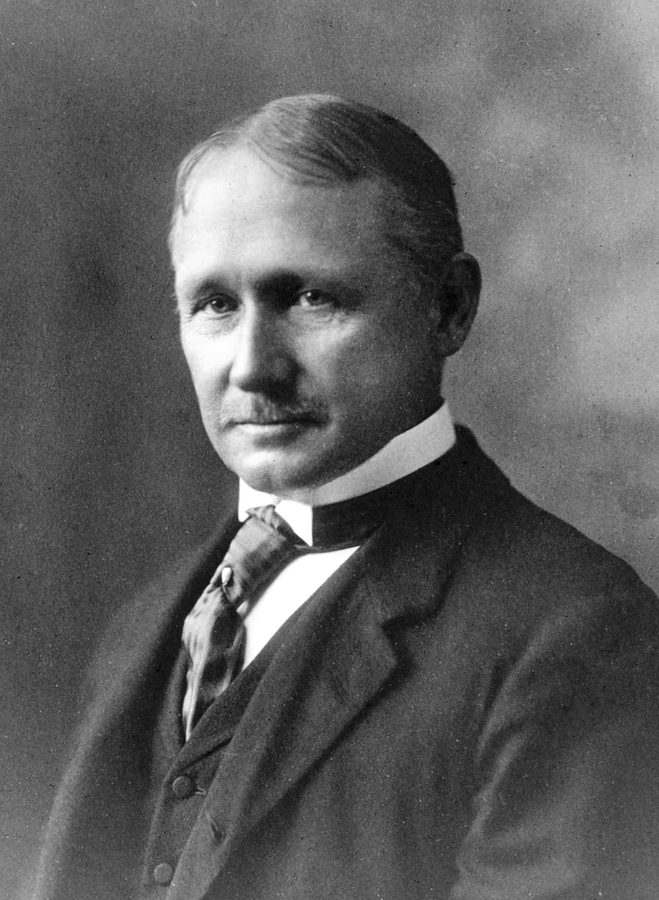 Black and white portrait photograph of Frederick W. Taylor in a suit and tie